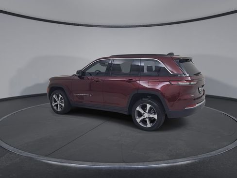 Certified 2025 Jeep Grand Cherokee Limited w/ Luxury Tech Group II AWD/4WD image 12