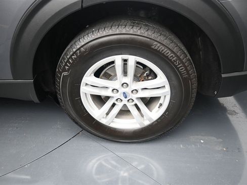 Used 2022 Ford Explorer XLT w/ Equipment Group 202A AWD/4WD image 17