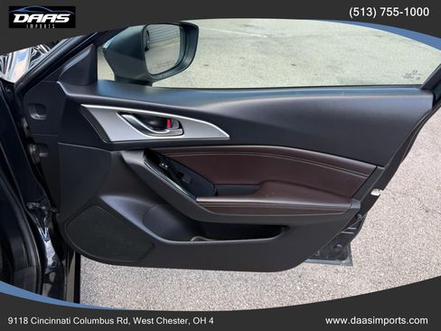 Used 2018 MAZDA MAZDA3 Touring FWD image 34