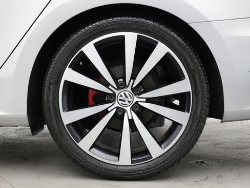 Used 2018 Volkswagen Passat 3.6 FWD image 11