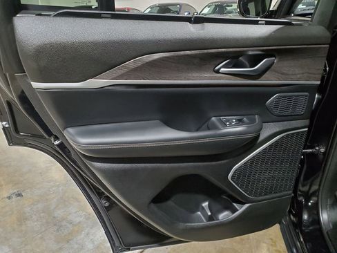 Used 2023 Jeep Grand Cherokee Limited w/ Luxury Tech Group II image 26