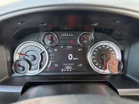 Used 2020 RAM 1500 Classic SLT w/ Luxury Group AWD/4WD image 21