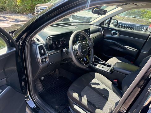 Used 2023 Kia Sorento LX FWD image 12