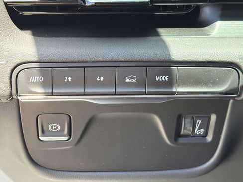 Certified 2024 Cadillac Escalade Premium Luxury AWD/4WD image 29