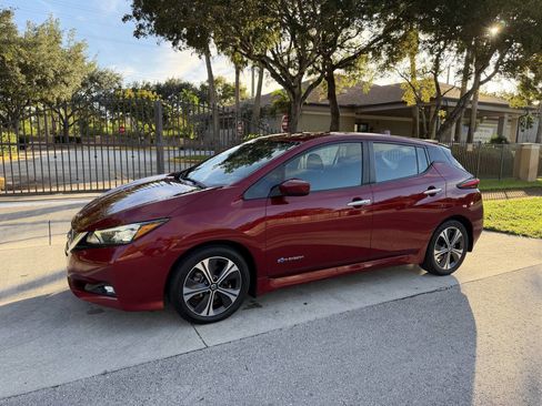 Used 2018 Nissan Leaf SV w/ SV Technology Package image 3