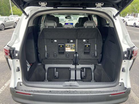 New 2026 Toyota Sienna XLE FWD image 7