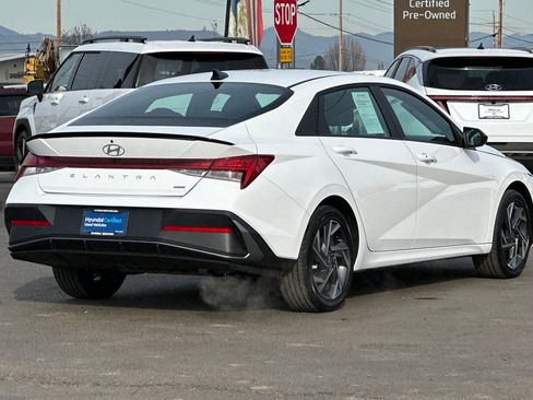 Certified 2025 Hyundai Elantra SEL image 4