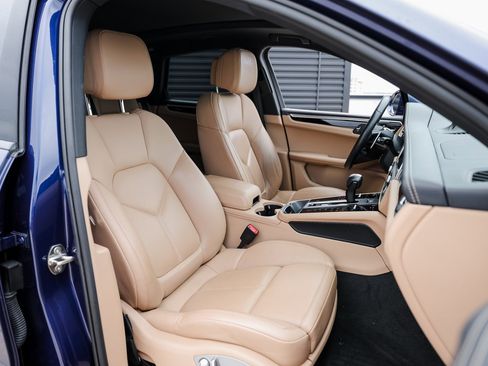 Certified 2023 Porsche Macan image 29