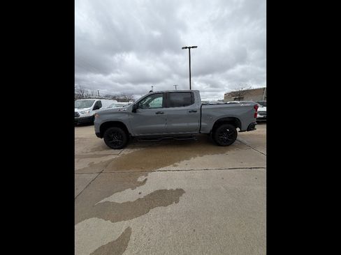 Used 2024 Chevrolet Silverado 1500 LT Trail Boss image 2