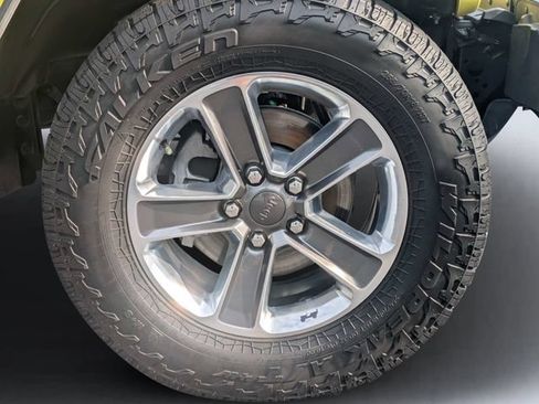 Used 2022 Jeep Wrangler Unlimited Sahara w/ Cold Weather Group AWD/4WD image 11