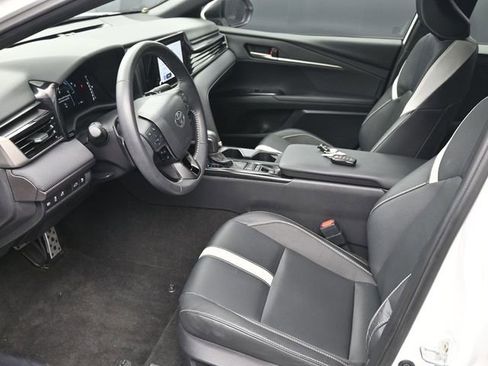 Used 2025 Toyota Camry SE w/ Convenience Package image 16