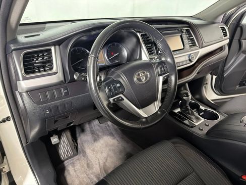 Used 2015 Toyota Highlander Plus FWD image 8