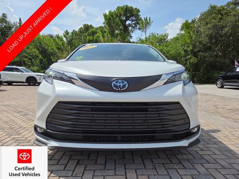 Certified 2025 Toyota Sienna XLE FWD image 2