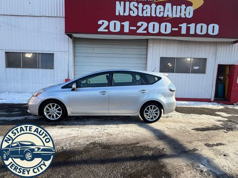 Used 2012 Toyota Prius V Five image 2
