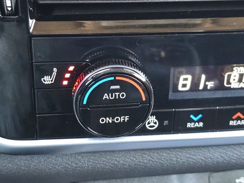 Used 2025 Nissan Rogue Platinum w/ Platinum Premium Package image 27