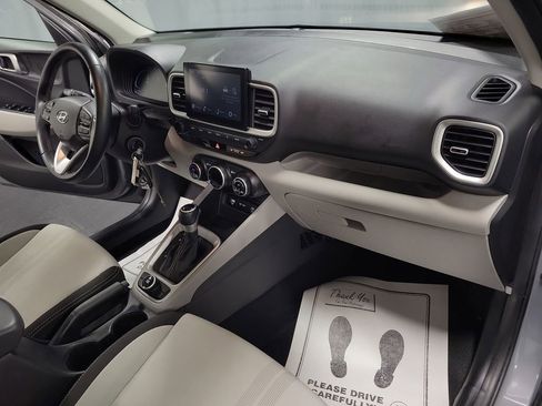 Used 2023 Hyundai Venue SEL image 23
