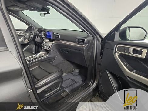 Used 2023 Ford Explorer XLT w/ Equipment Group 202A AWD/4WD image 16