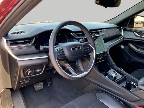 Used 2023 Jeep Grand Cherokee Altitude AWD/4WD image 18
