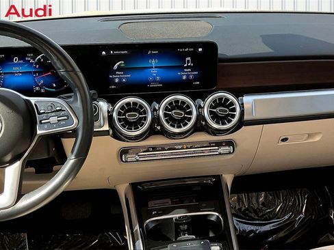 Used 2023 Mercedes-Benz GLB 250 4MATIC image 9