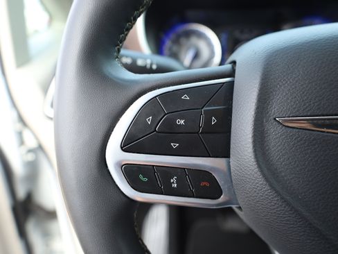 Used 2023 Chrysler Voyager LX image 24