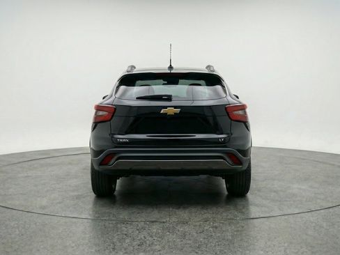 Used 2025 Chevrolet Trax LT FWD image 7