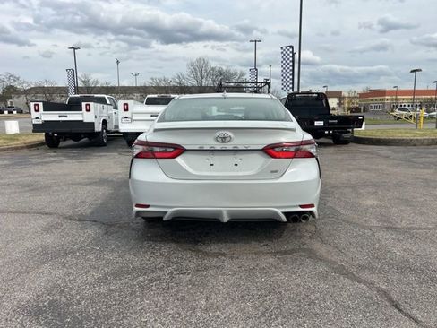 Used 2022 Toyota Camry SE image 4