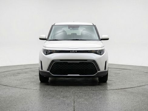 Used 2025 Kia Soul LX w/ LX Technology Package FWD image 2