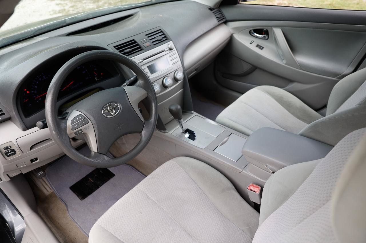 Used 2011 Toyota Camry LE FWD image 4