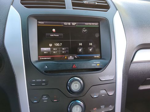 Used 2013 Ford Explorer XLT image 24