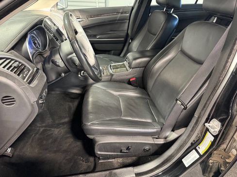 Used 2015 Chrysler 300 C w/ Light Group image 9