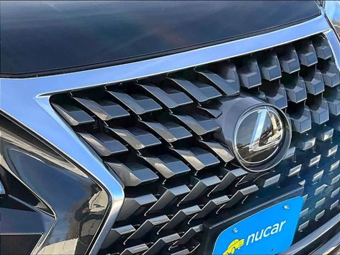 Used 2023 Lexus GX 460 Premium w/ Premium Package image 33