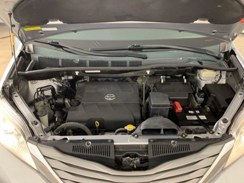 Used 2013 Toyota Sienna XLE AWD/4WD image 45