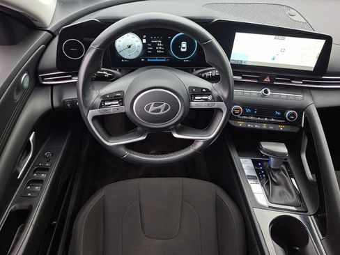 Used 2024 Hyundai Elantra SEL w/ Convenience Package image 11