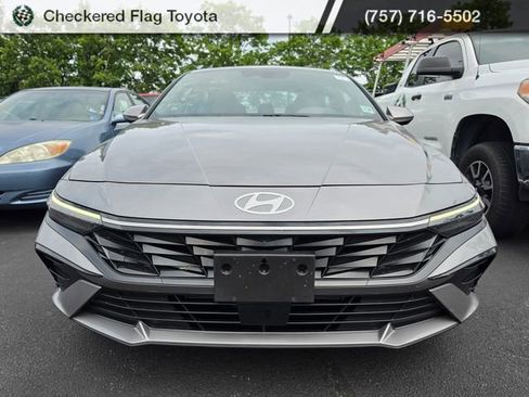 Used 2024 Hyundai Elantra SEL w/ Convenience Package FWD image 2
