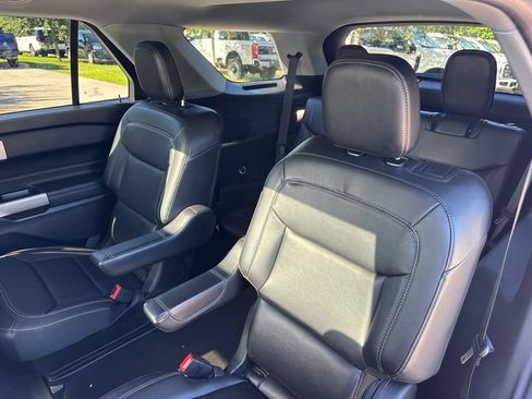 Used 2024 Ford Explorer XLT w/ Equipment Group 202A AWD/4WD image 11