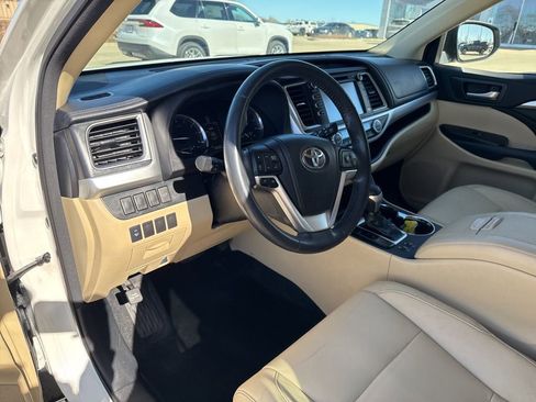 Used 2014 Toyota Highlander XLE image 8