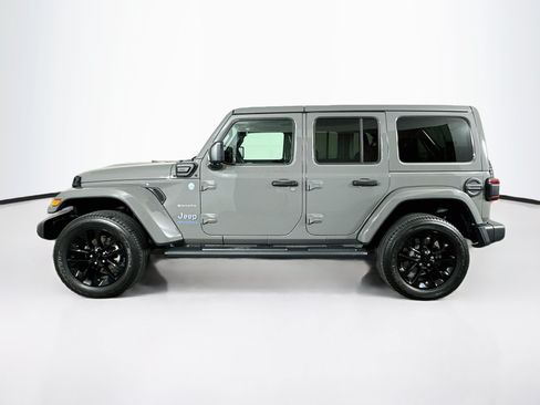 Used 2023 Jeep Wrangler Unlimited Sahara w/ Cold Weather Group AWD/4WD image 4