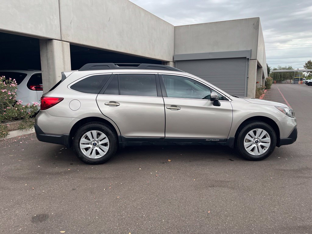 Used 2018 Subaru Outback 2.5i Premium AWD/4WD image 4