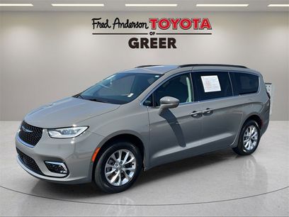 Used 2022 Chrysler Pacifica Touring-L w/ Uconnect Theater Family Group