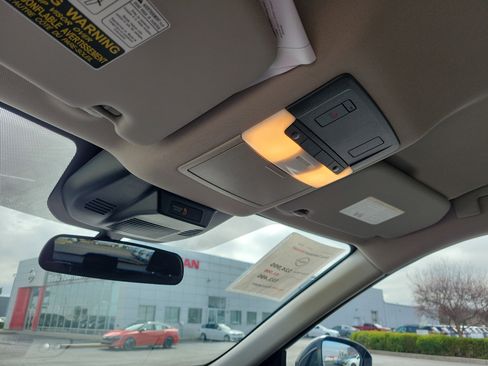 Used 2025 Nissan Rogue SV image 30