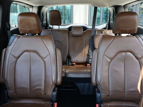 Used 2019 Chrysler Pacifica Limited w/ Advanced Safetytec Group FWD image 39