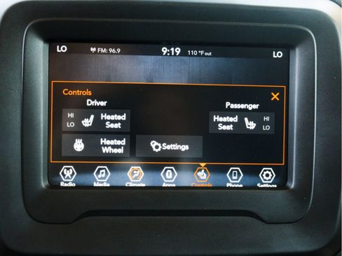 Used 2018 Jeep Renegade Limited w/ Safety & Security Group AWD/4WD image 23