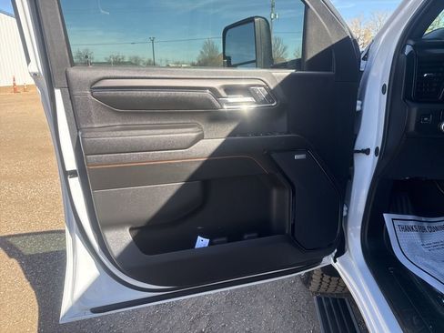 Used 2024 GMC Sierra 2500 AT4 w/ AT4 Premium Plus Package image 11