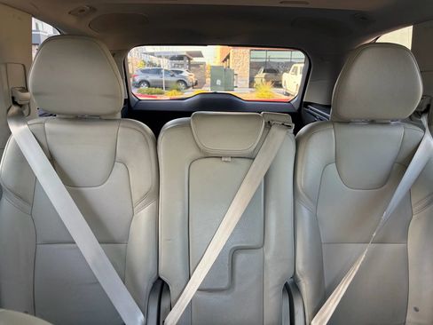 Used 2017 Volvo XC90 T5 Momentum w/ Vision Package image 14