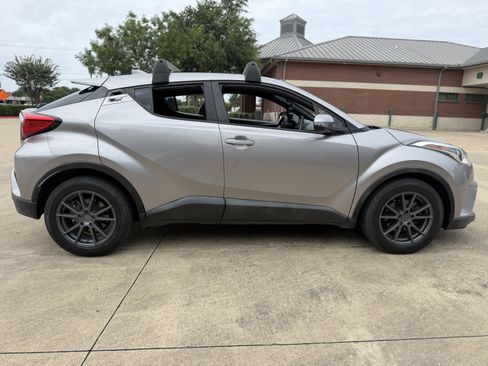 Used 2019 Toyota C-HR LE FWD image 9
