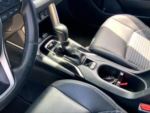 Used 2024 Toyota Corolla Cross AWD Hybrid w/ Convenience Package image 17