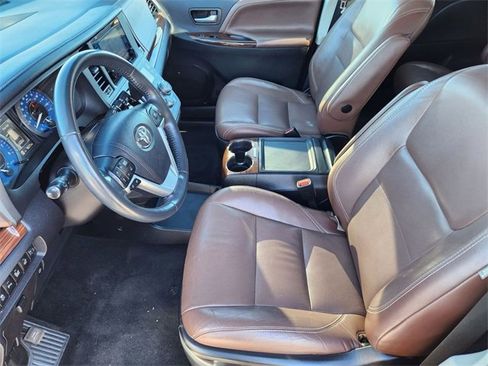 Used 2017 Toyota Sienna Limited Premium w/ Outdoor Package image 20
