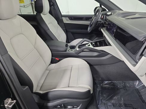 New 2026 Porsche Cayenne image 27