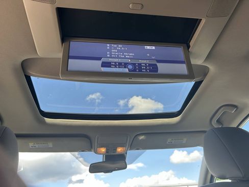 Used 2015 Honda Odyssey Touring Elite image 26