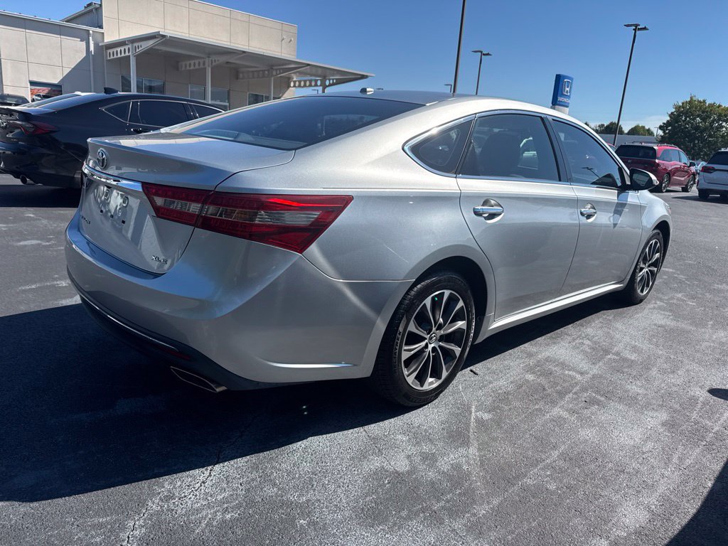 Used 2018 Toyota Avalon XLE Premium FWD image 3